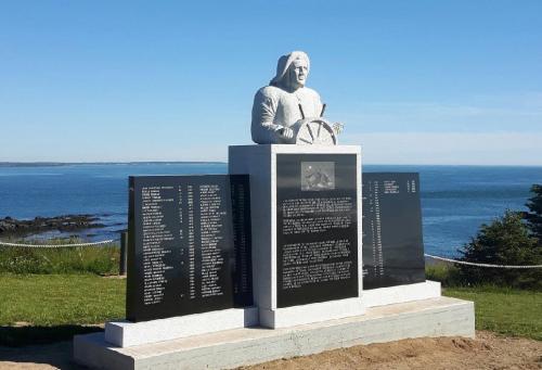 Lost to the Sea Monument / monument pour les noyés de Clare